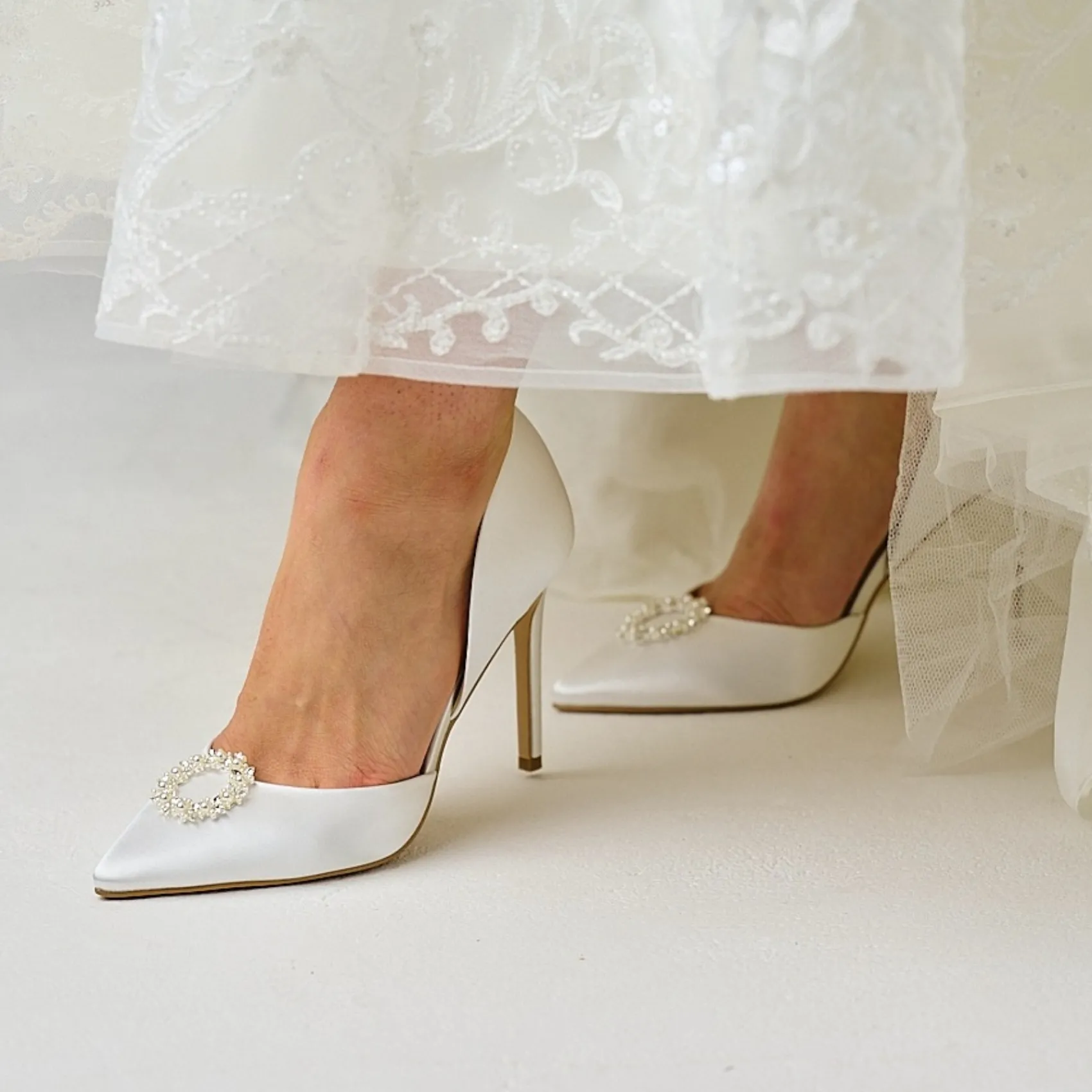 Perfect Bridal Wedding Shoes | High Heel*Pippa Dyeable Satin Pearl Brooch High Heel Court Shoes Ivory