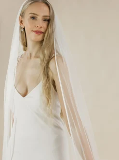 Rainbow Club Single Tier Veils | Chapel Length & Cathedral Veils*Snapdragon Single Tier Satin Edge Chapel Veil Ivory