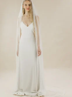 Rainbow Club Single Tier Veils | Chapel Length & Cathedral Veils*Snapdragon Single Tier Satin Edge Chapel Veil Ivory