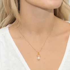 Sarah Alexander Mother Of The Groom Gifts | Mother Of The Bride Gifts*Bombshell Gold Circle Pearl Pendant