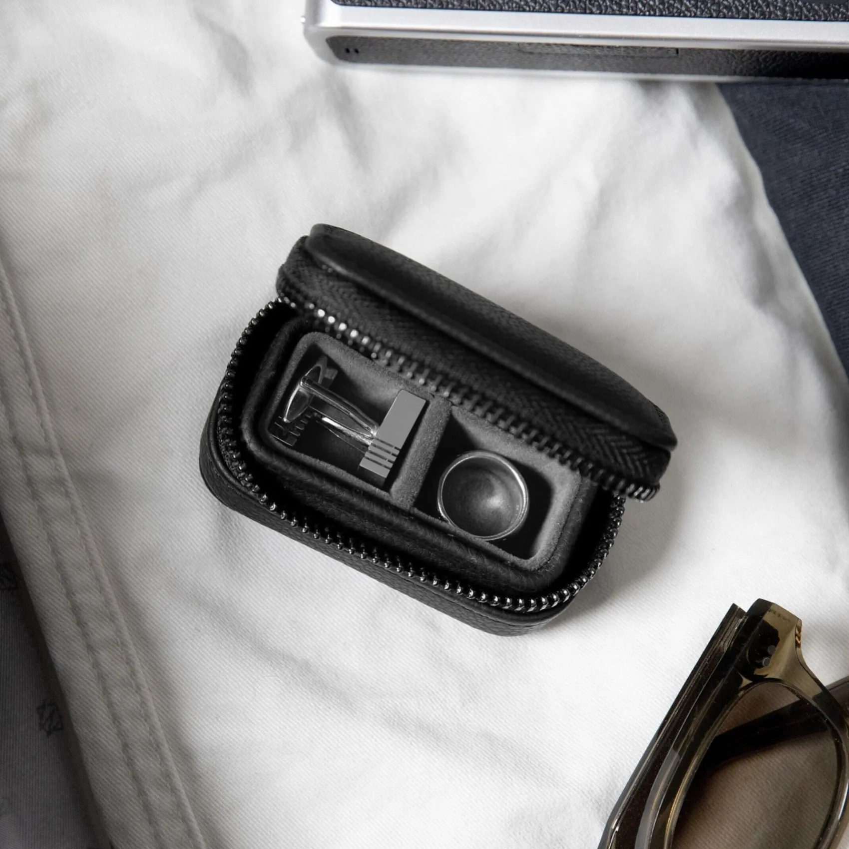 Stackers Men's Jewellery Boxes | Groom Gifts*Zipped Travel Cufflink Box Black