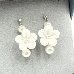 Beads & Beyond Pearl Jewellery | Silver Wedding Jewellery*Trixie Ivory Ceramic Flower and Pearl Drop Earrings Ivory/ Silver