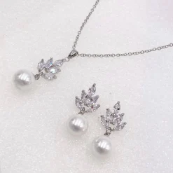 Lace & Favour Bride Gifts | Pearl Jewellery*Vienna Vintage Pearl Drop Bridal Jewellery Set