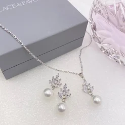 Lace & Favour Bride Gifts | Pearl Jewellery*Vienna Vintage Pearl Drop Bridal Jewellery Set