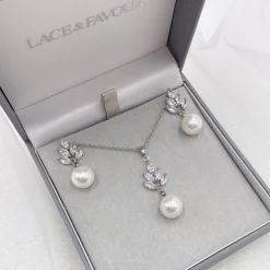 Lace & Favour Bride Gifts | Pearl Jewellery*Vienna Vintage Pearl Drop Bridal Jewellery Set